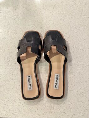 Women’s Steve Madden H Black Leather Slides Size 7